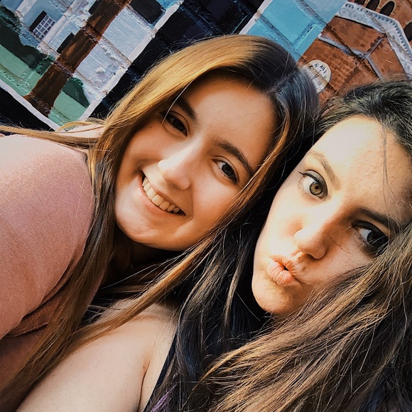 Meet your Posher, Aly - Picture 1 of 3